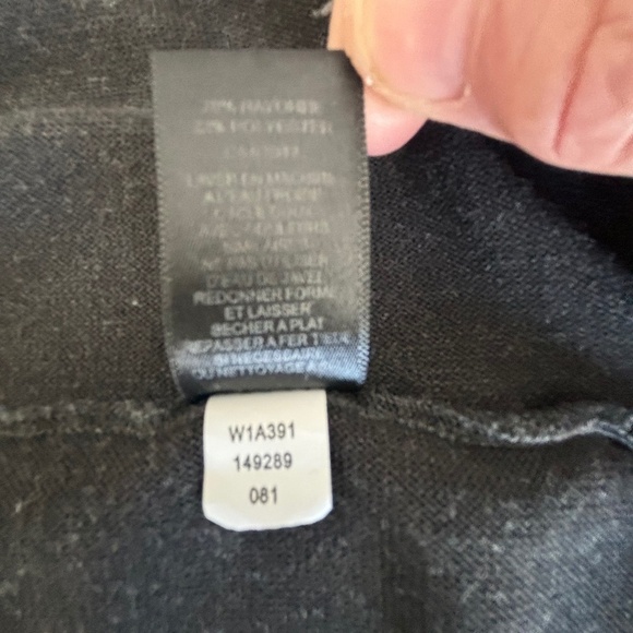 Cable & Gauge boat neck 3/4 sleeve pullover sweater with button detail on sleeve - Picture 9 of 10